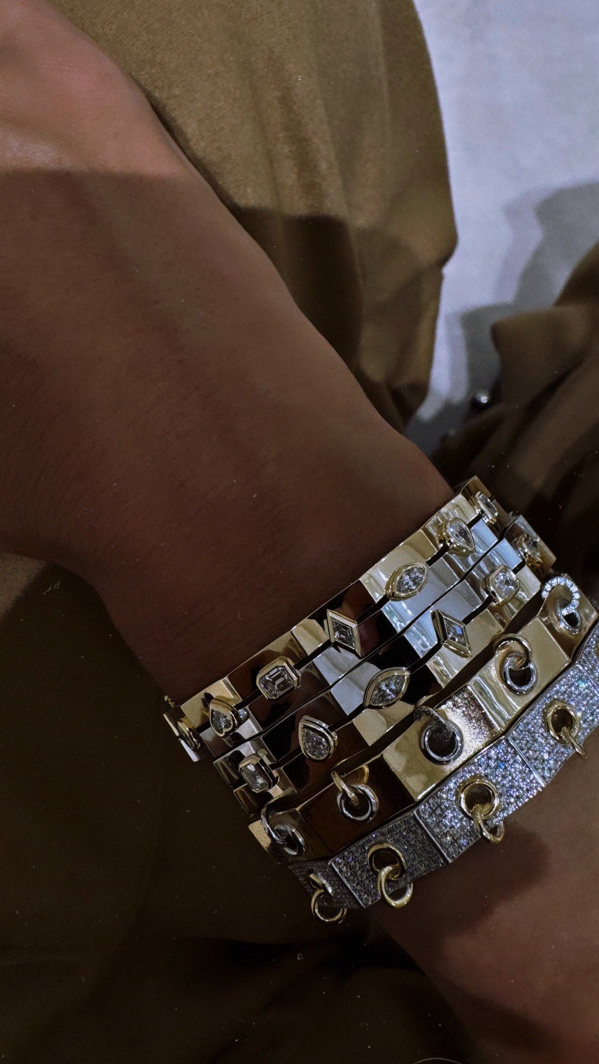 Sevenfold Splendor Kelepçe - MuffGem