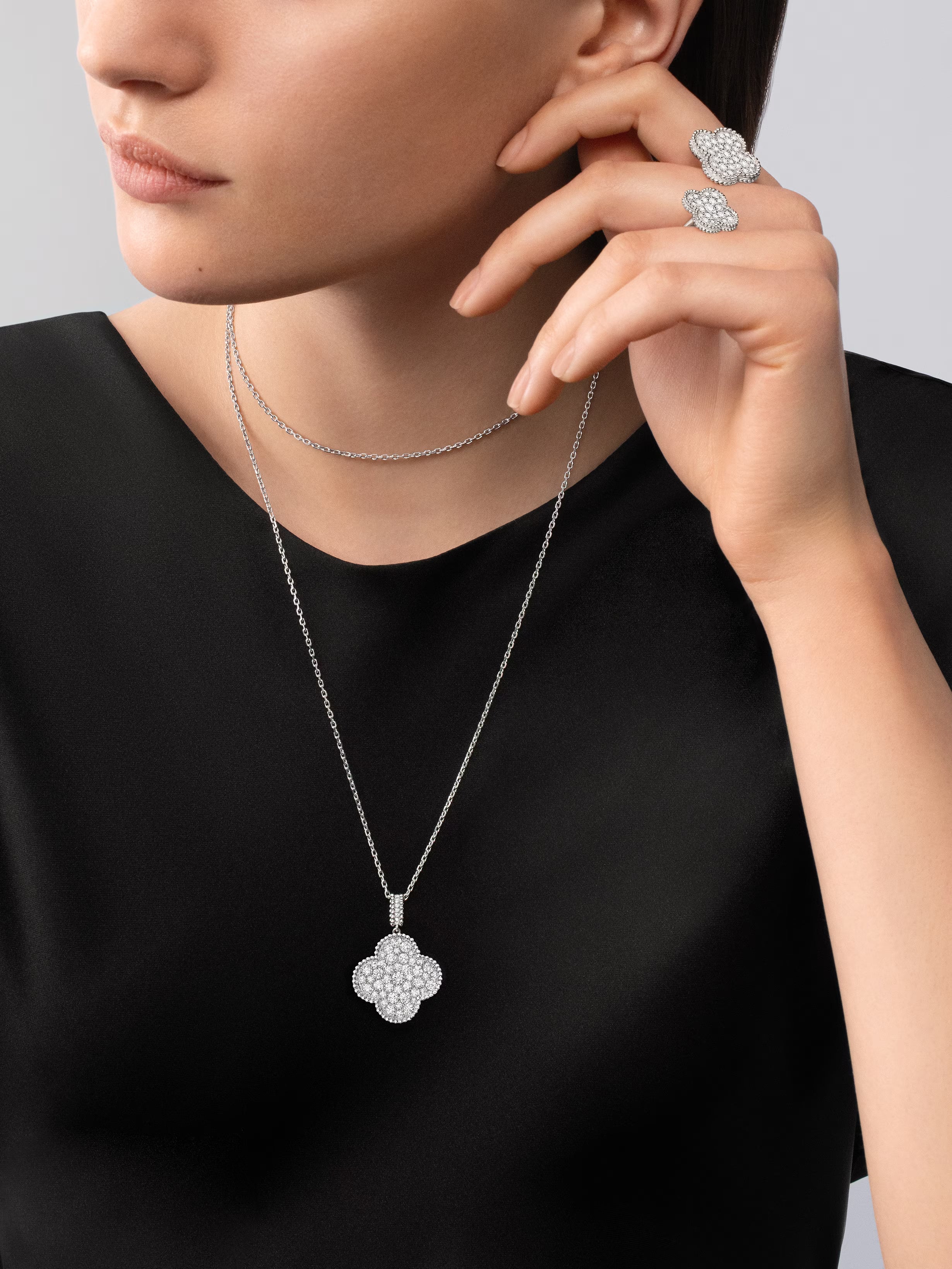 VCA Fioralis Kolye (İthal Kutulu Model)