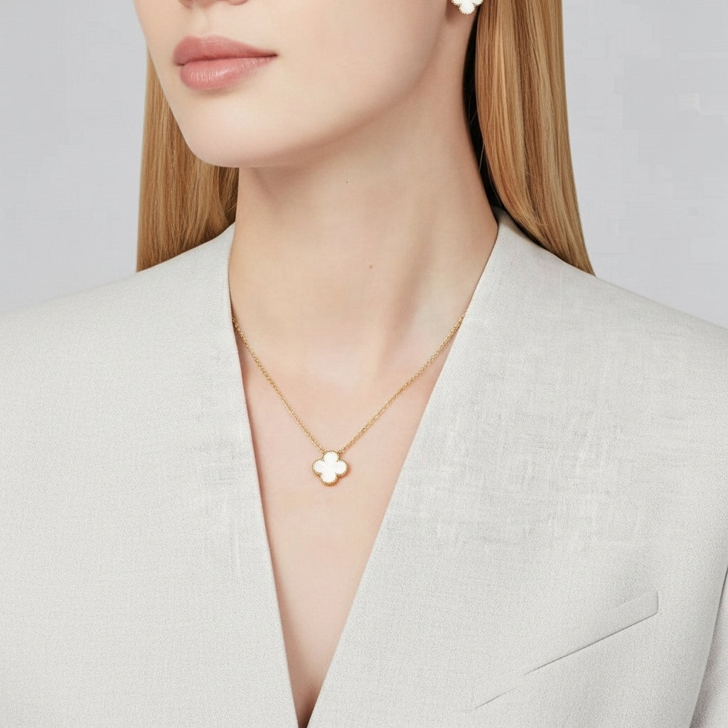 VCA Elyra Kolye (İthal Kutulu Model)