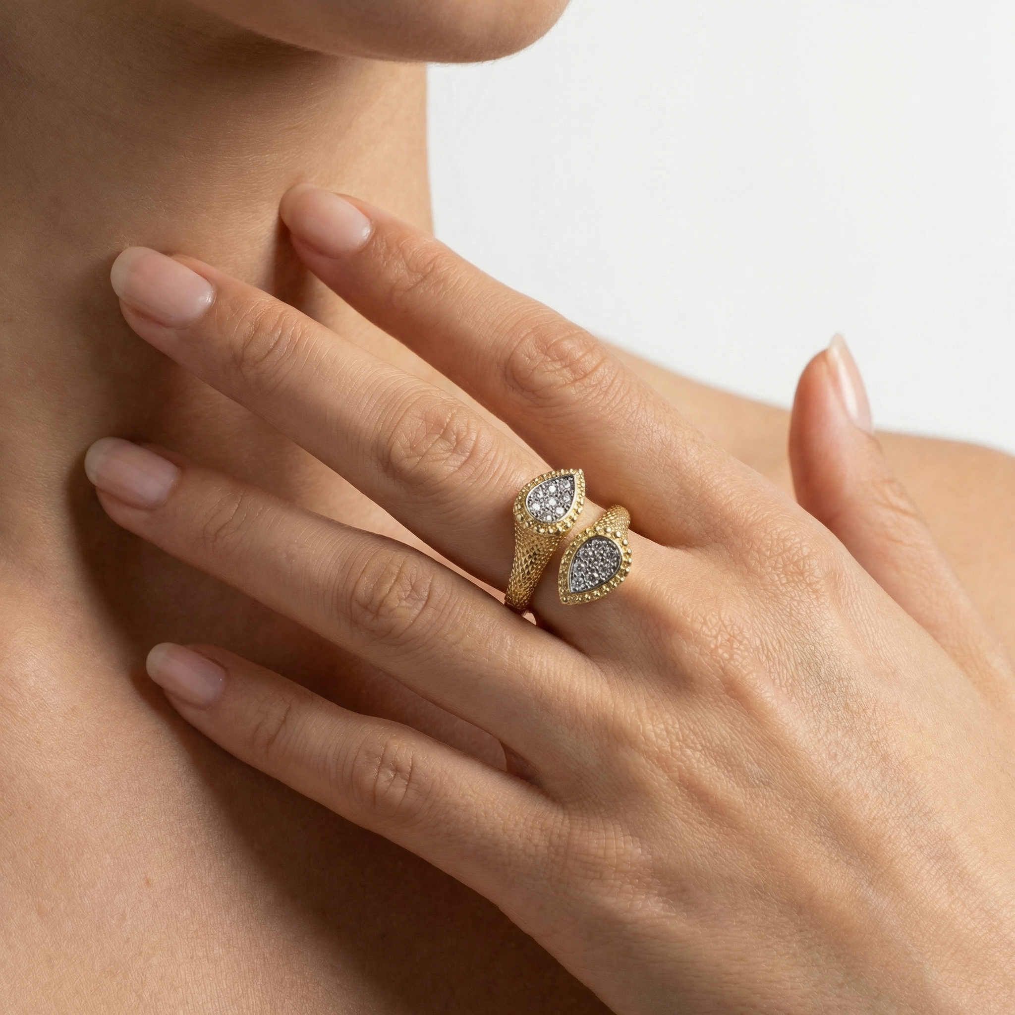 Radiant Dewdrop Yüzük