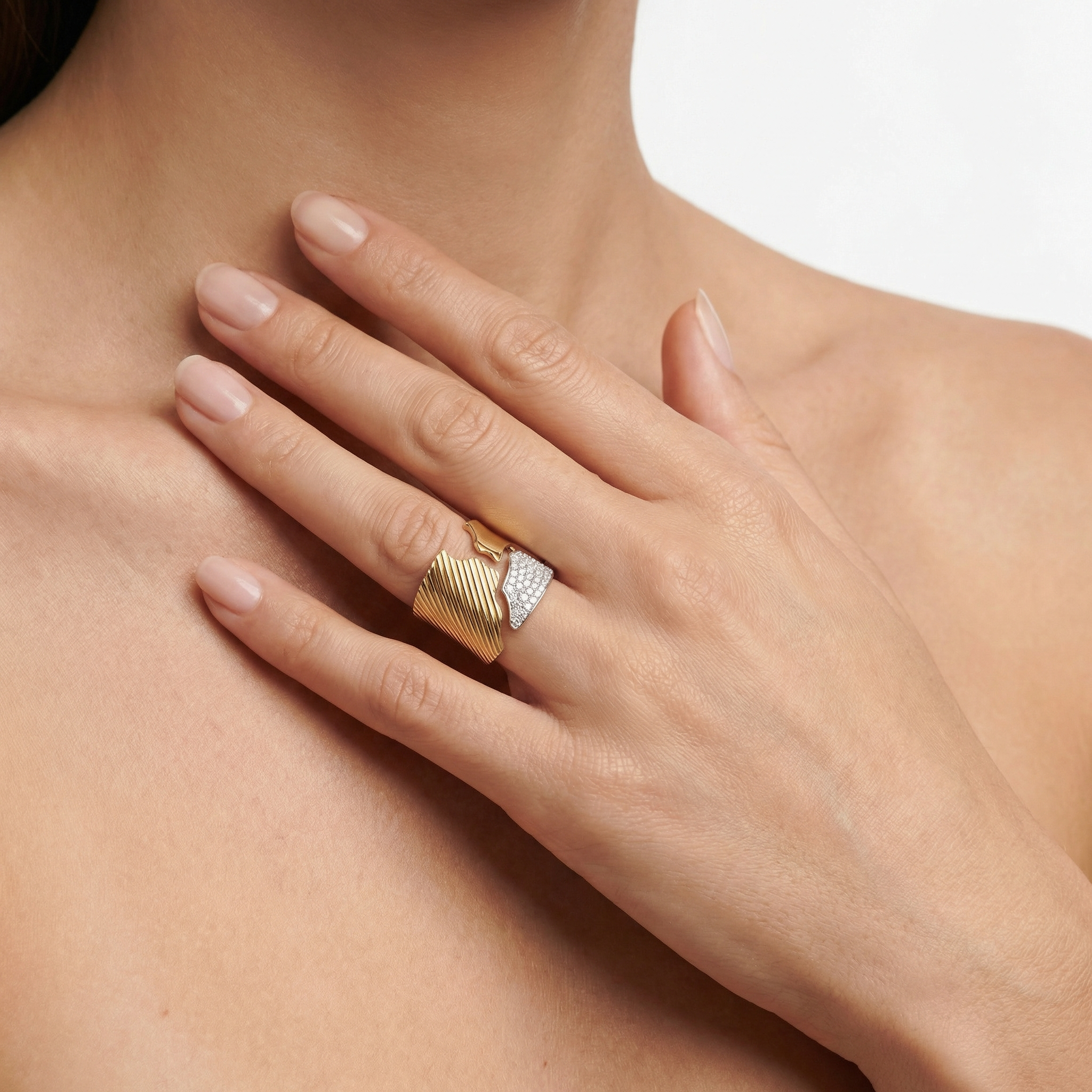 Asymmetric Relief Yüzük