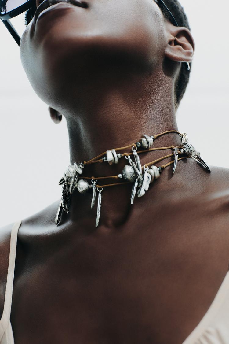 Velora Featherline Necklace