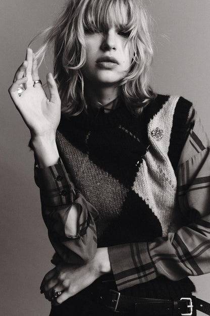 Midnight Flower Broş