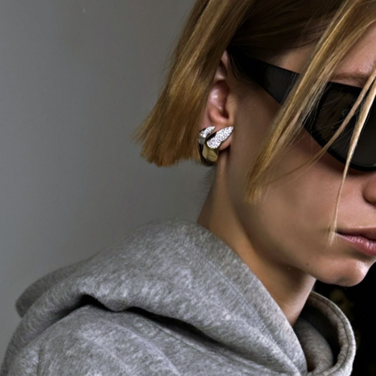 Shark Fin Stud Küpe - MuffGem