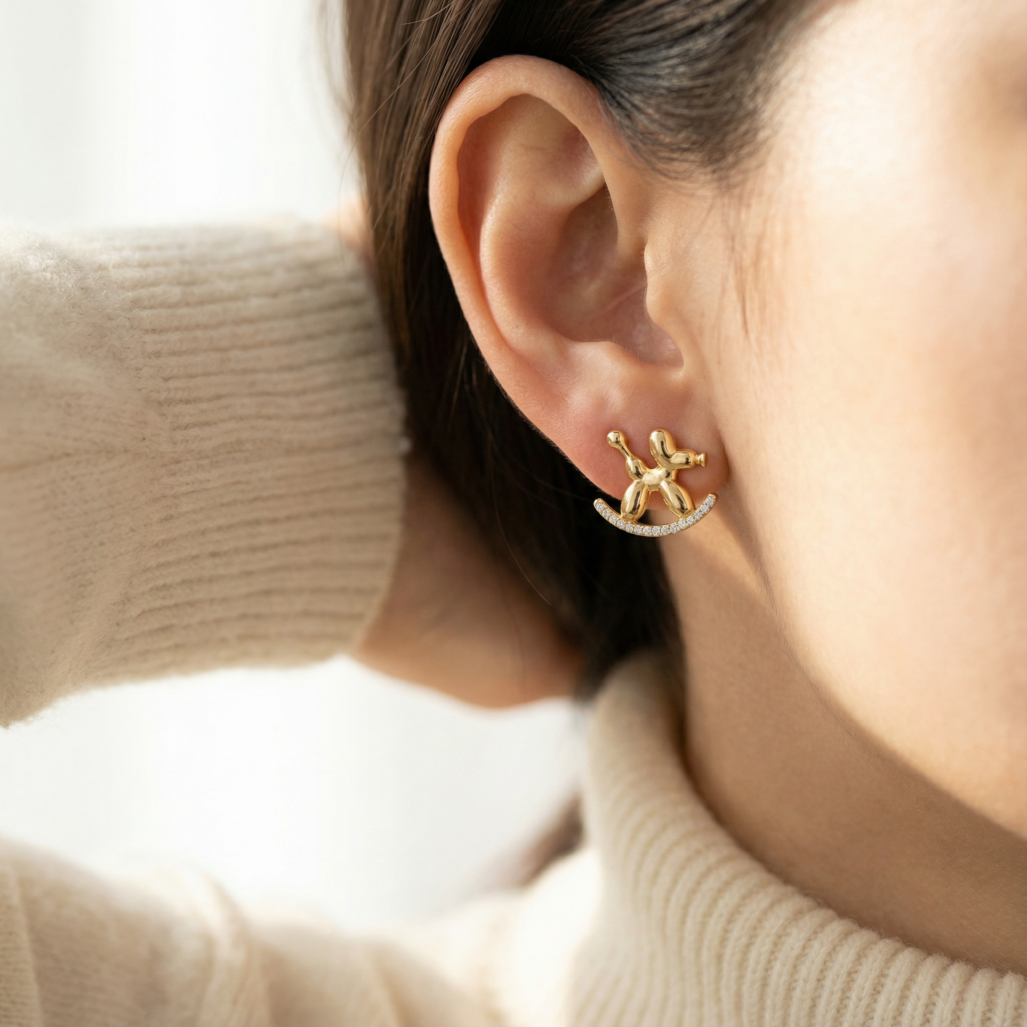 Joyous Curve Earrings