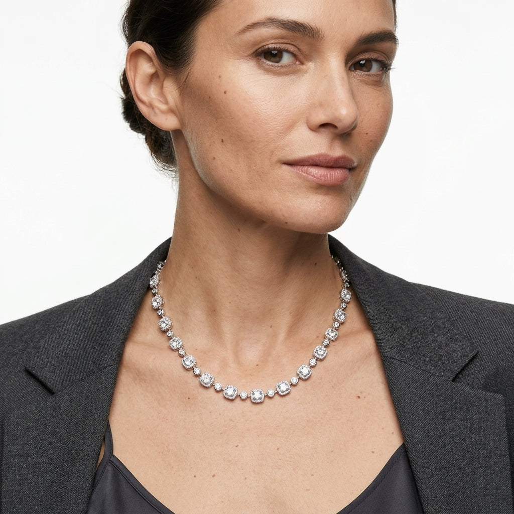 Cushion-Cut Halo Kolye