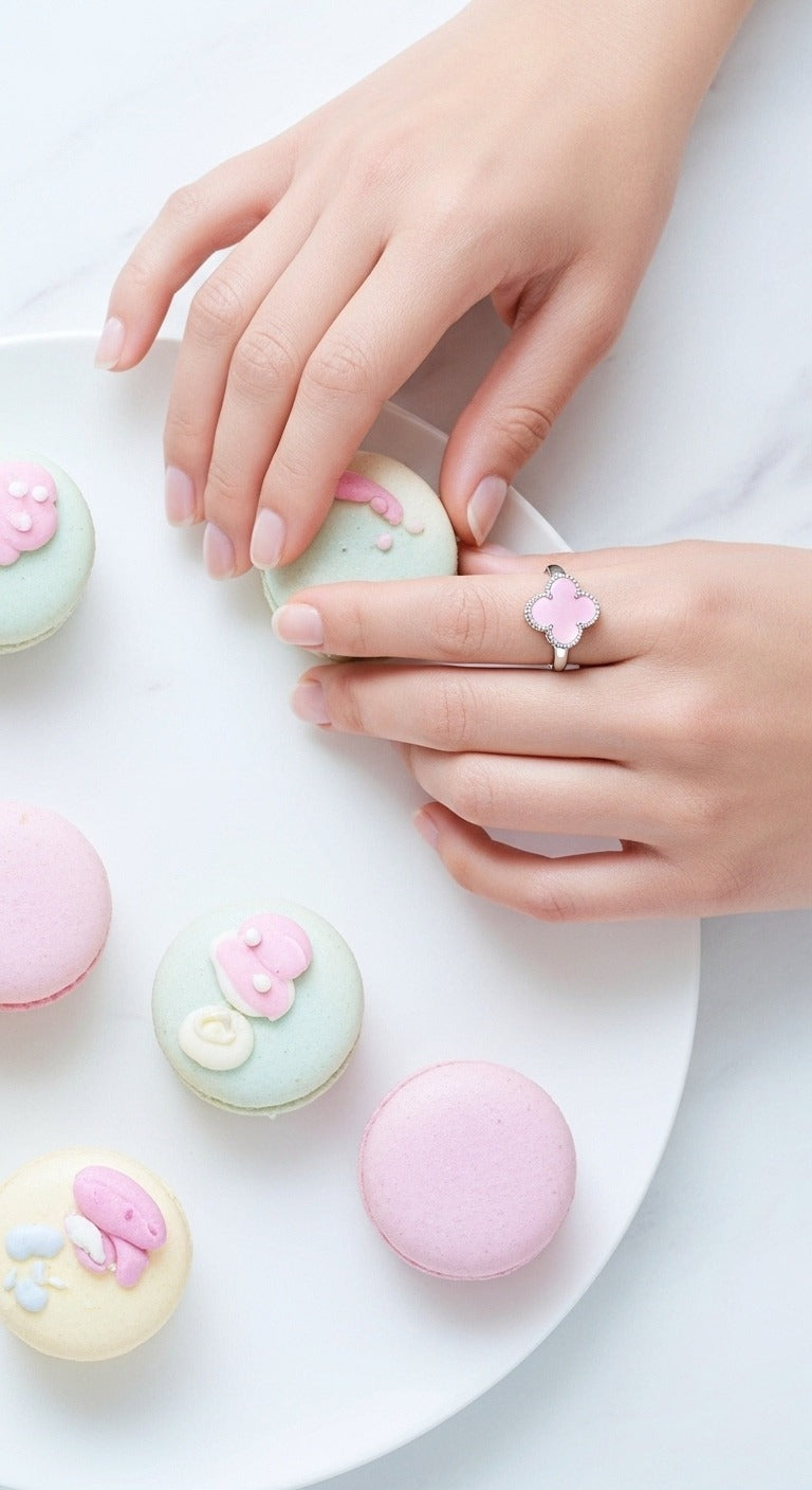 VCA Radiant Clover Ring (Imported Boxed Model)