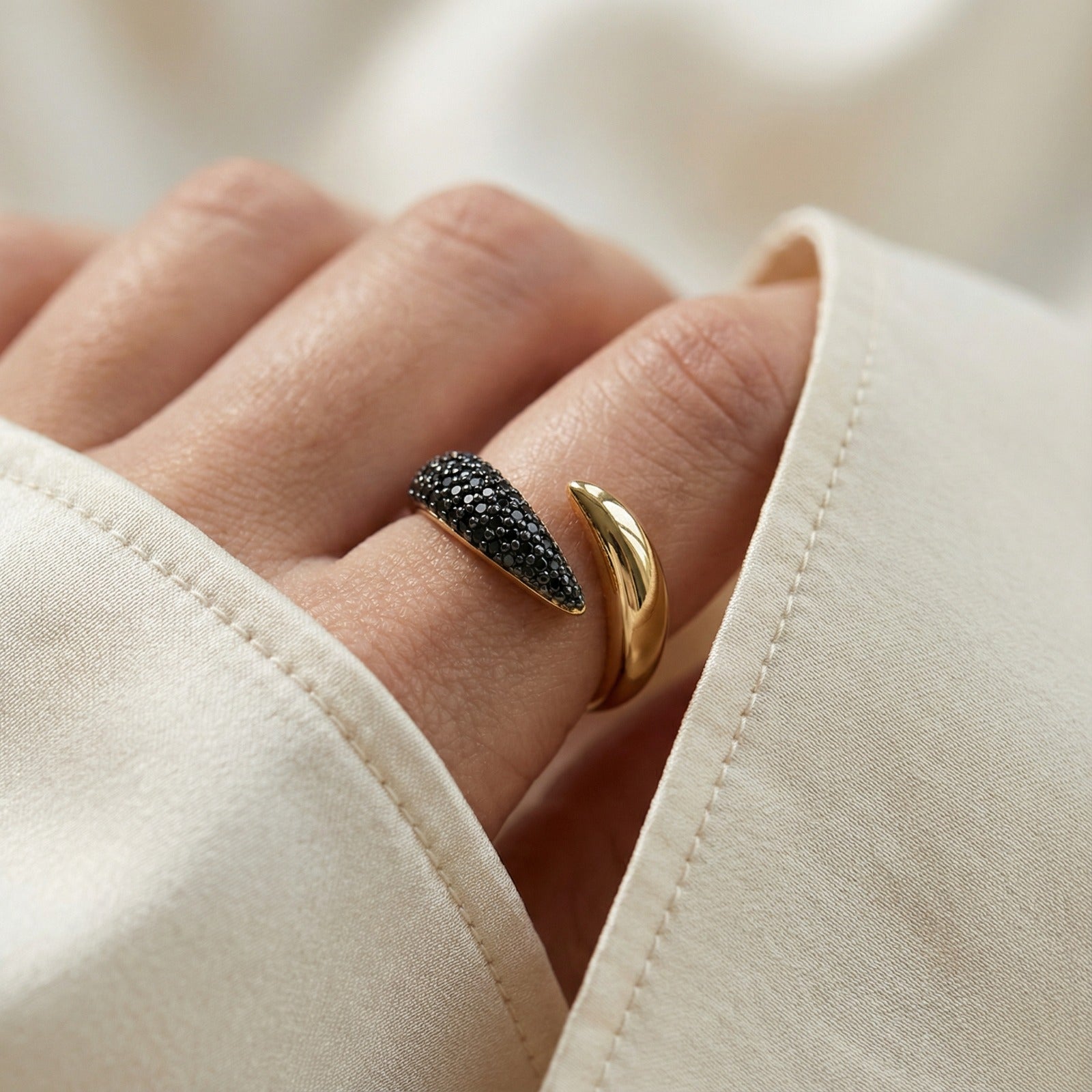 Noir Tide Ring