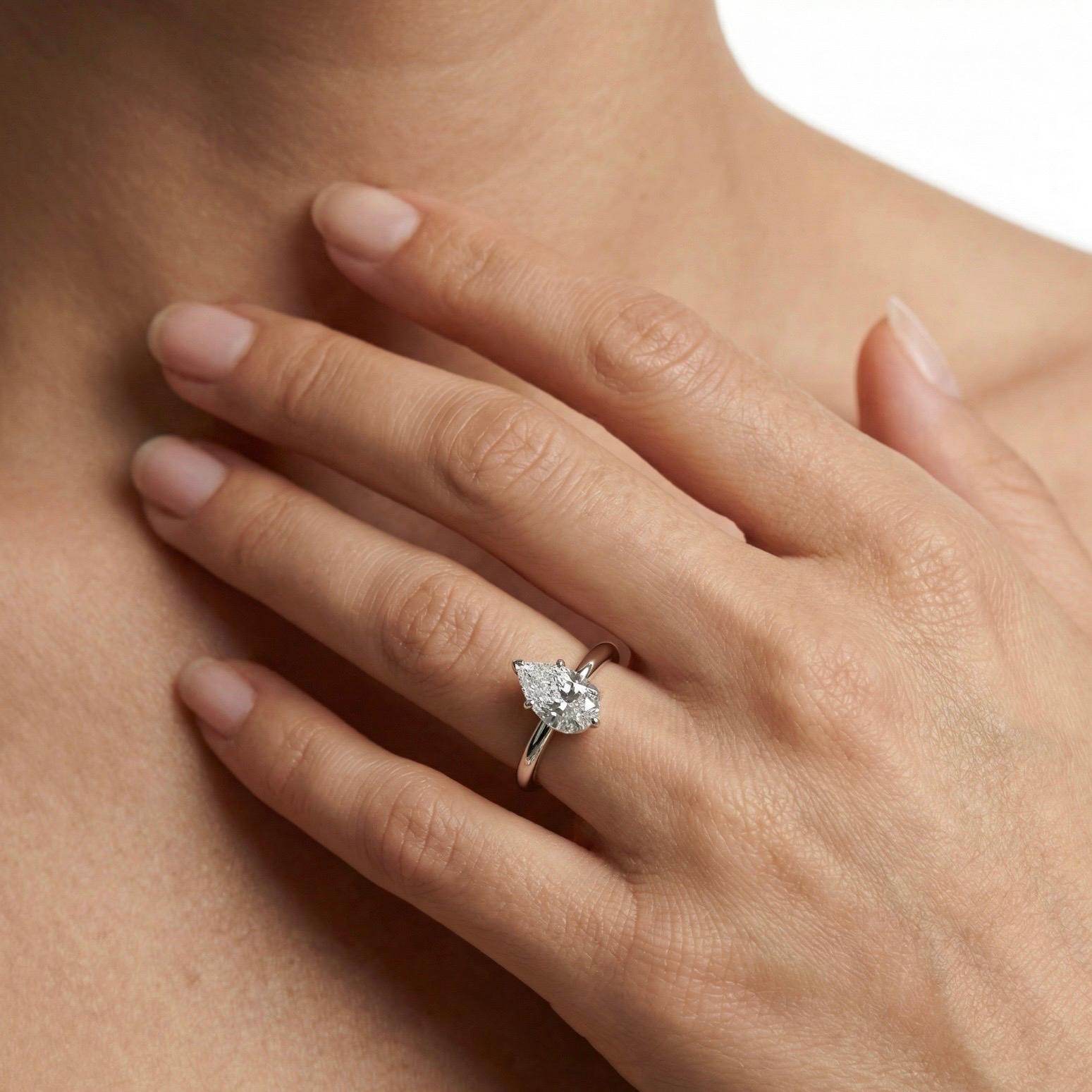 Lumina Tear Solitaire Yüzük