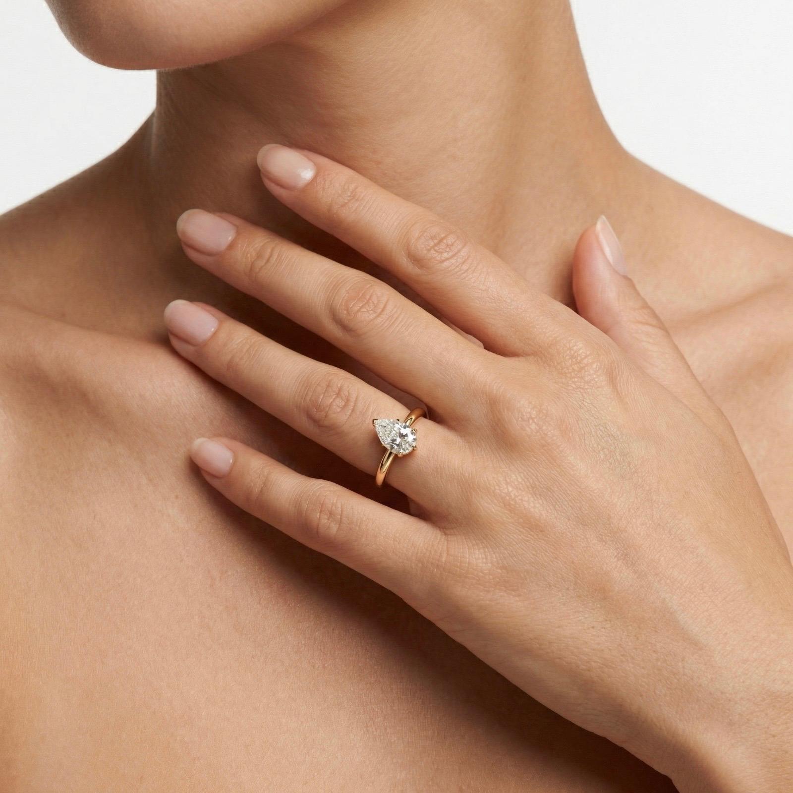 Lumina Tear Solitaire Yüzük