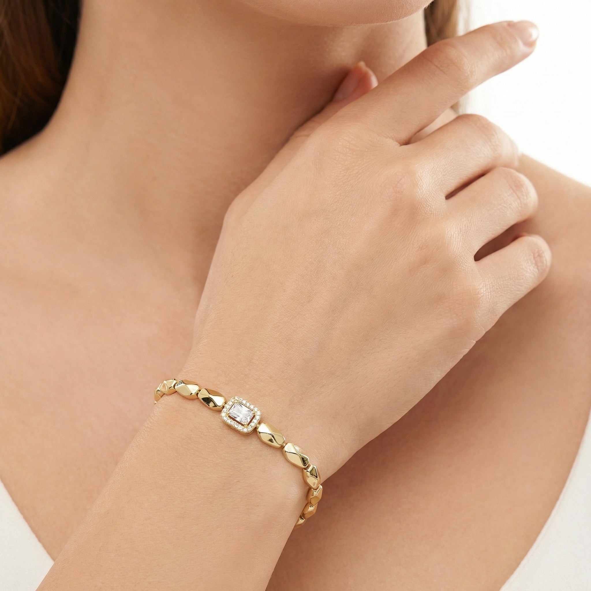 Facet Centerpiece Bileklik