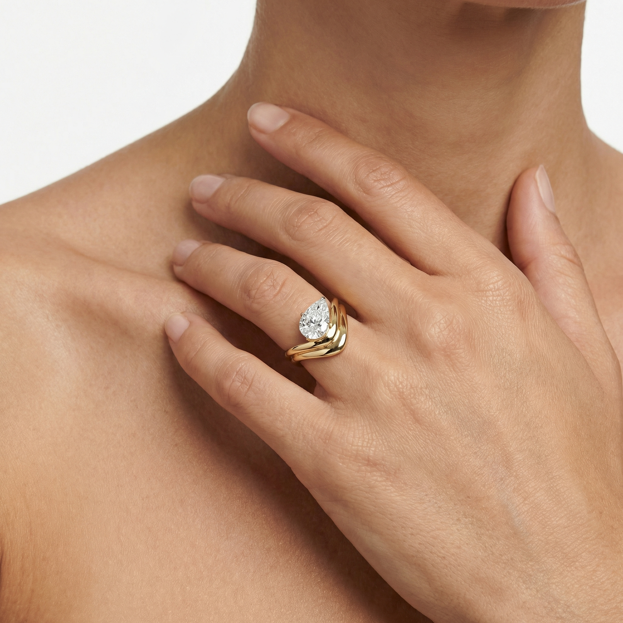 Crested Horizon Solitaire Ring