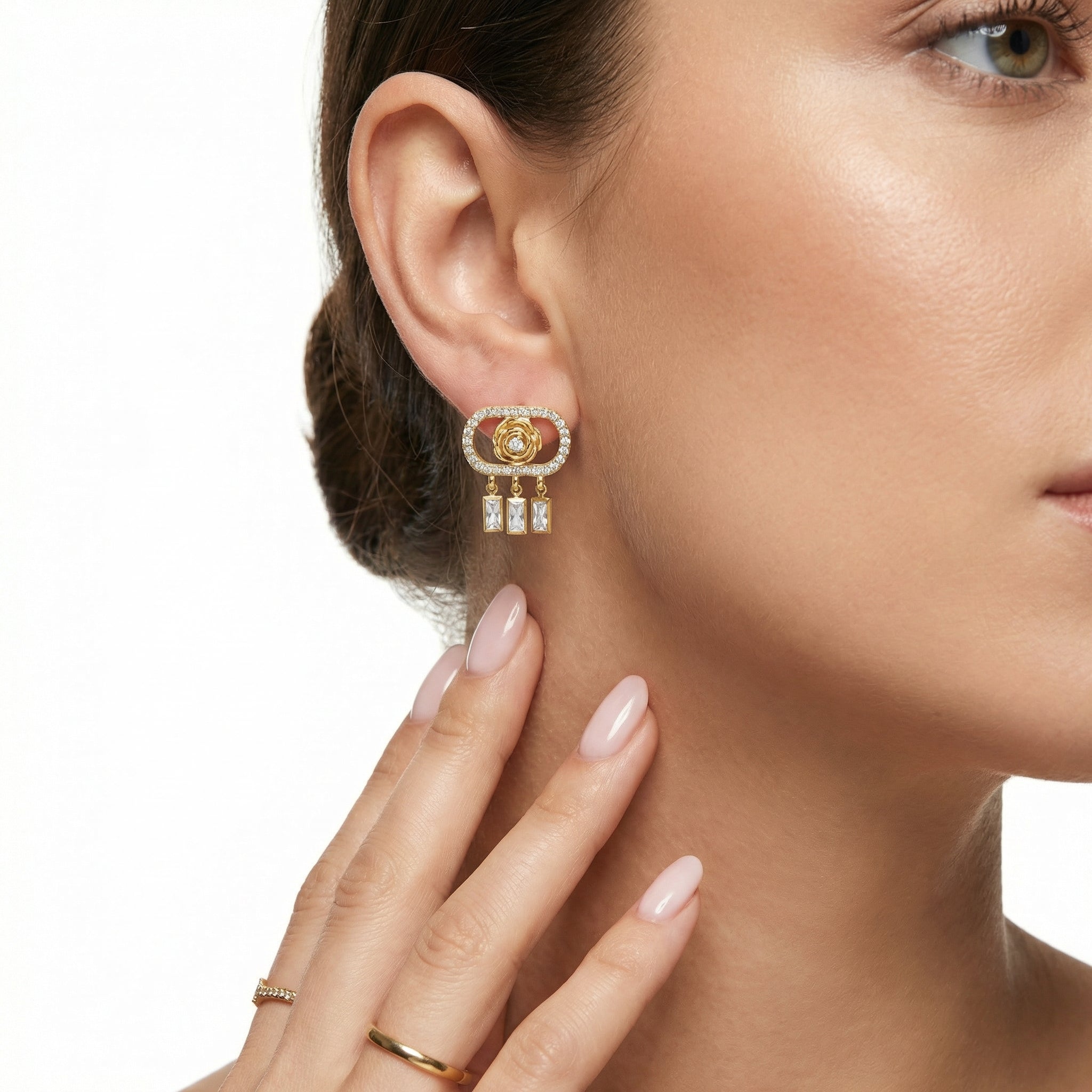 Petal Radiance Küpe (İthal Model)