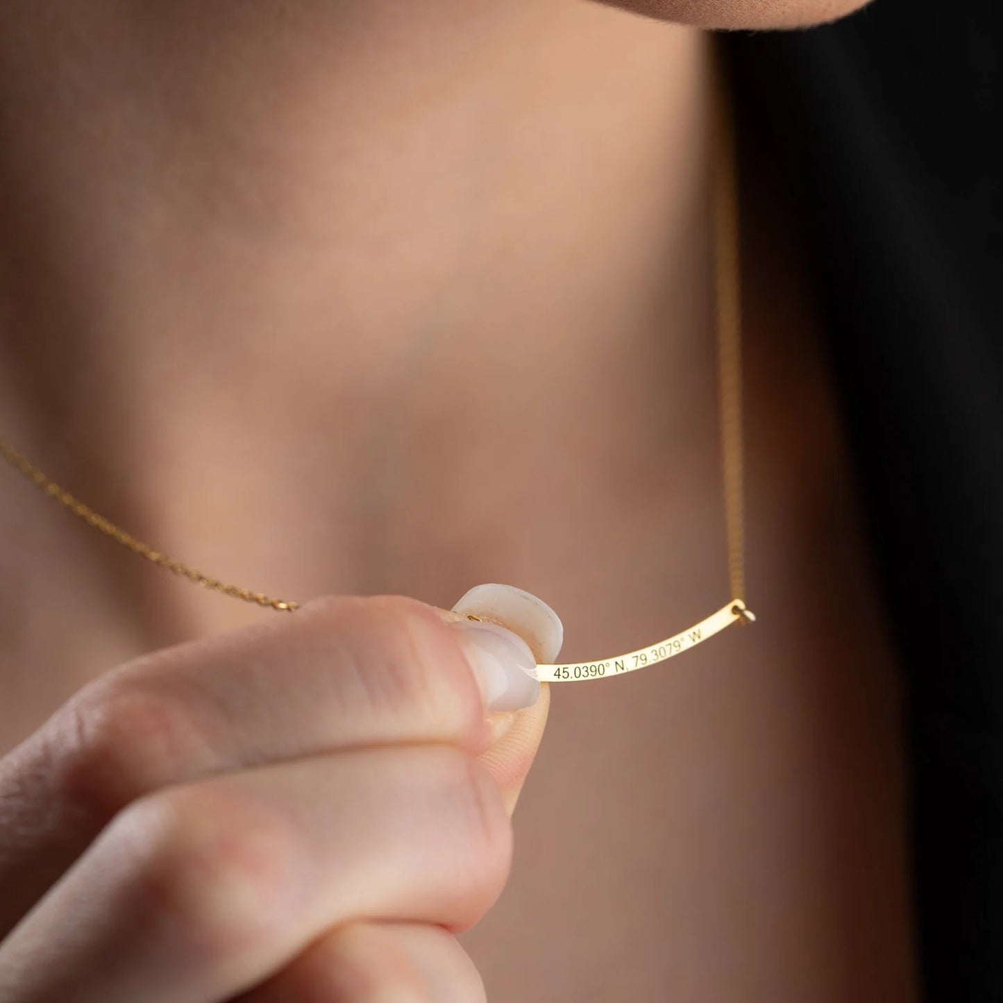 Arquea Curved Signature Necklace