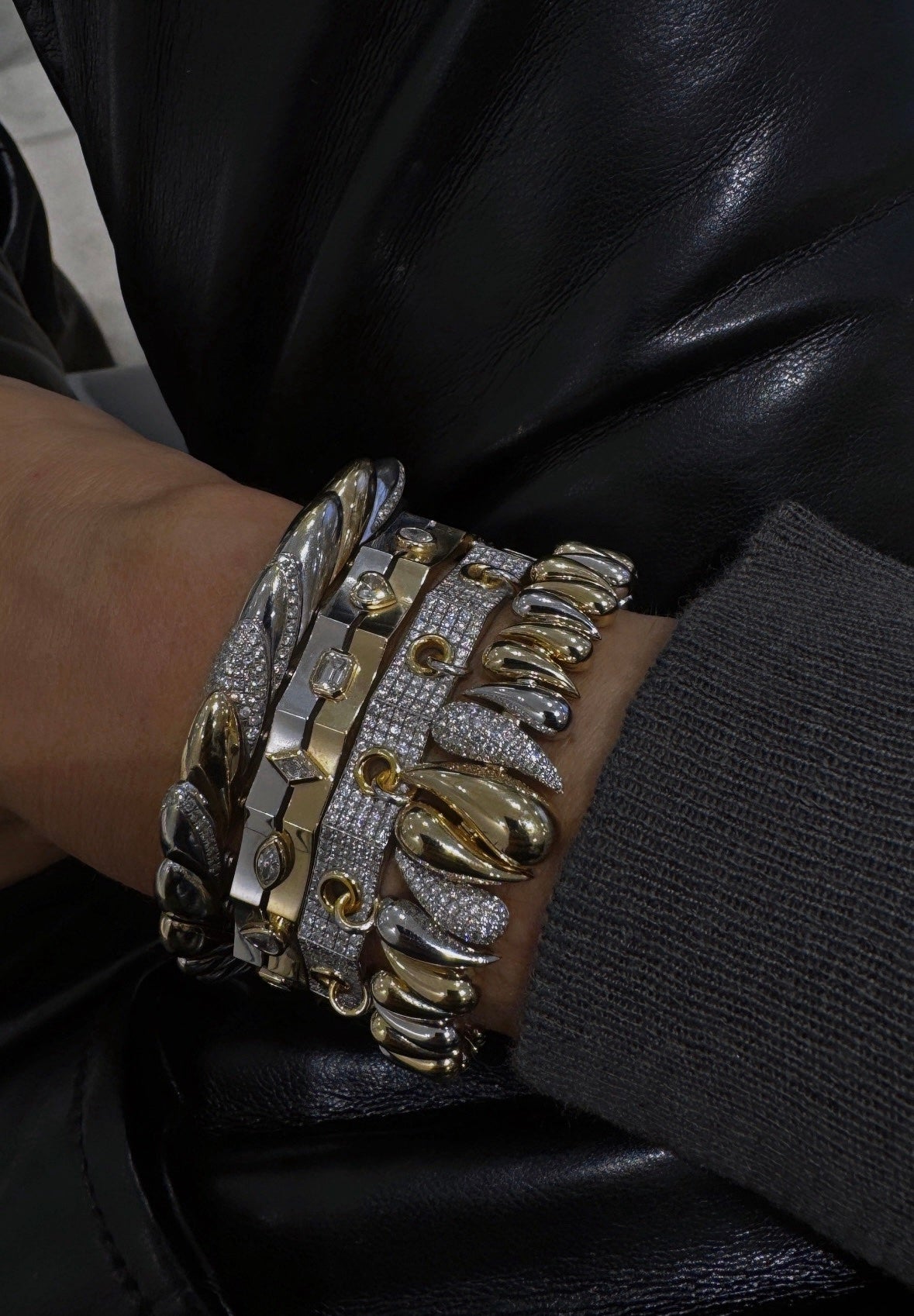 Sevenfold Splendor Kelepçe - MuffGem